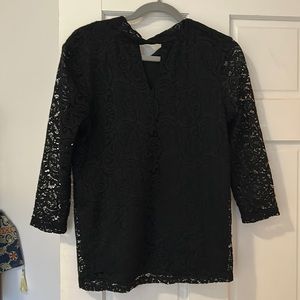 Keyhole lace going out top!